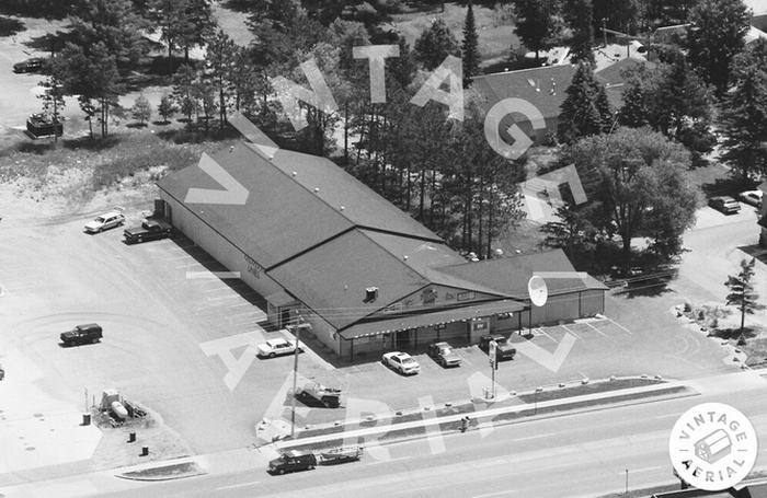 Fireball Lounge and Bowling Alley (Up North Grill)